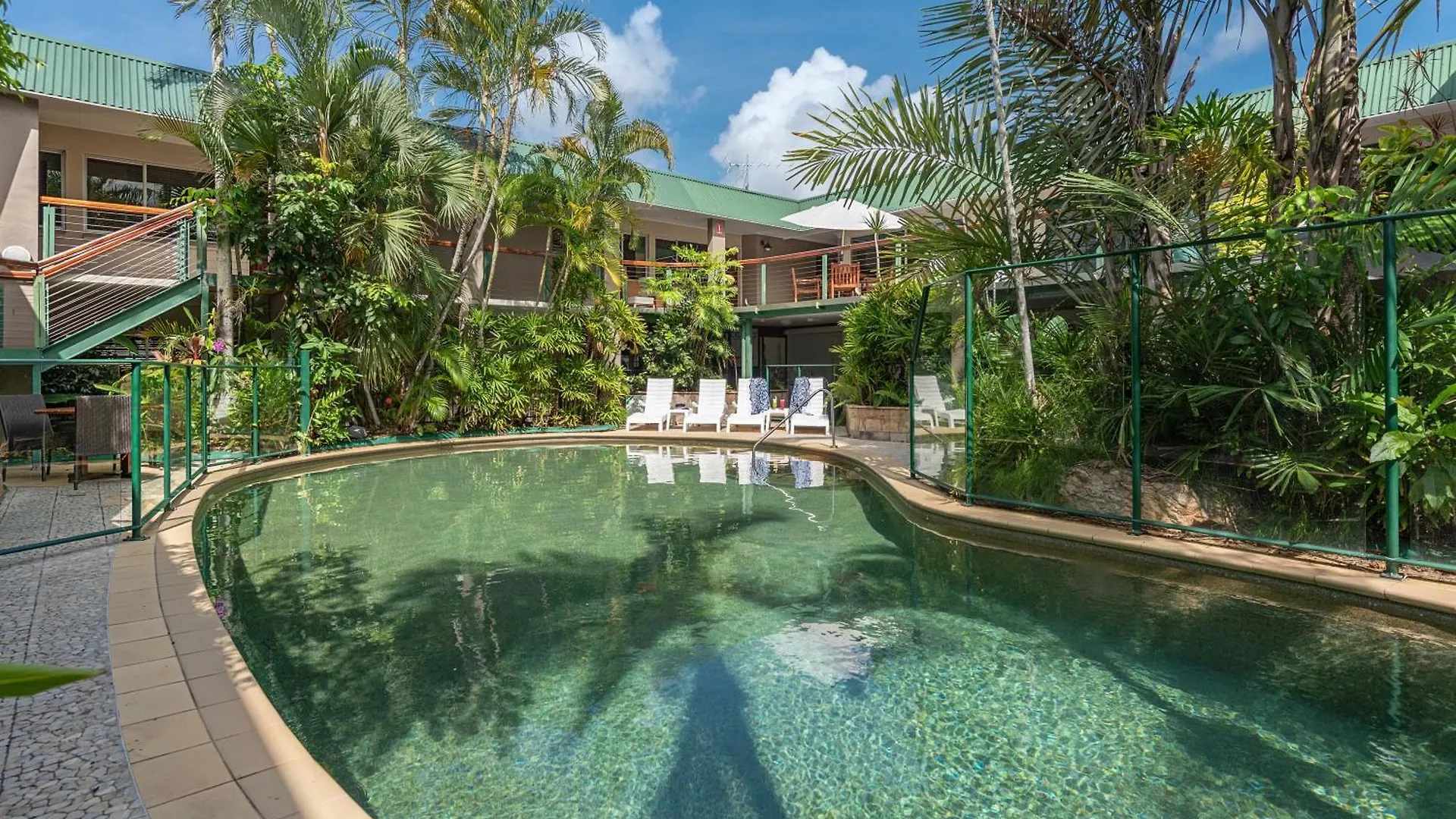 Bay Village Tropical Retreat & Apartments Cairns 3*,