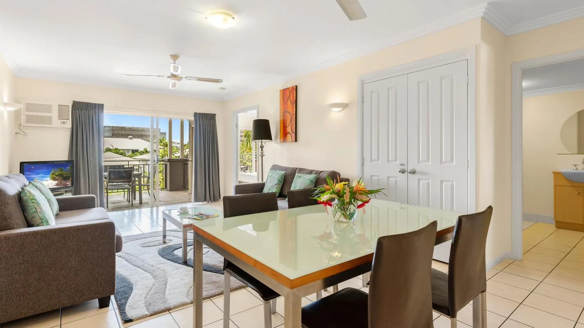 Bay Village Tropical Retreat & Apartments Cairns Australia