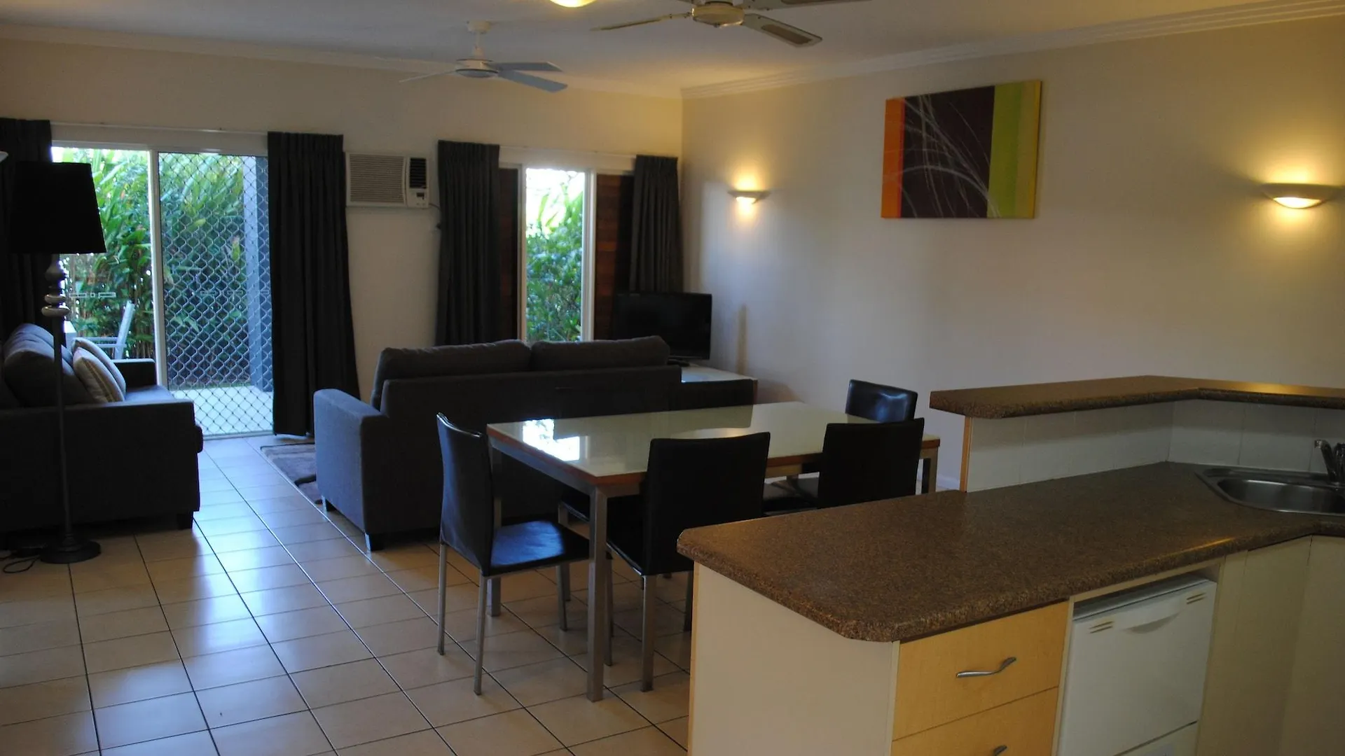 Bay Village Tropical Retreat&apartamentos Cairns 3*,