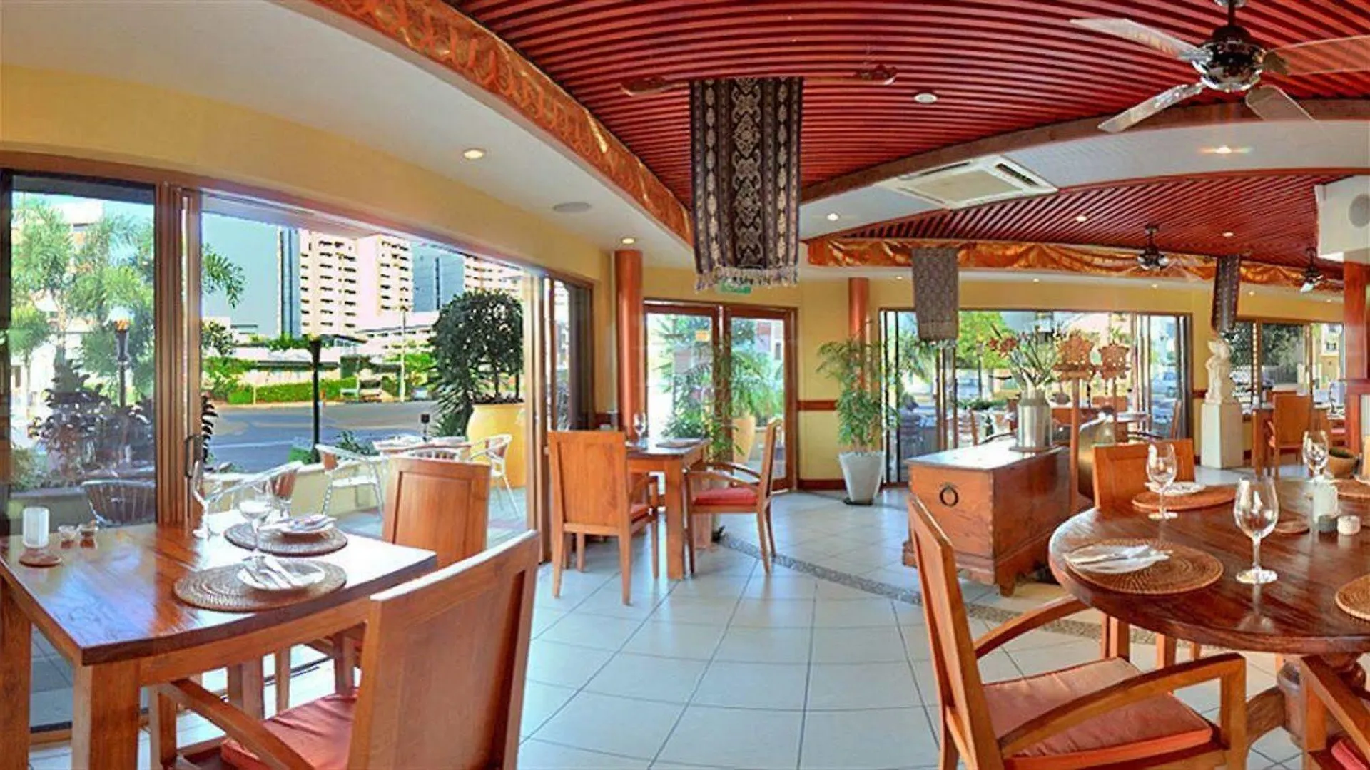Bay Village Tropical Retreat&apartamentos Cairns Apartahotel