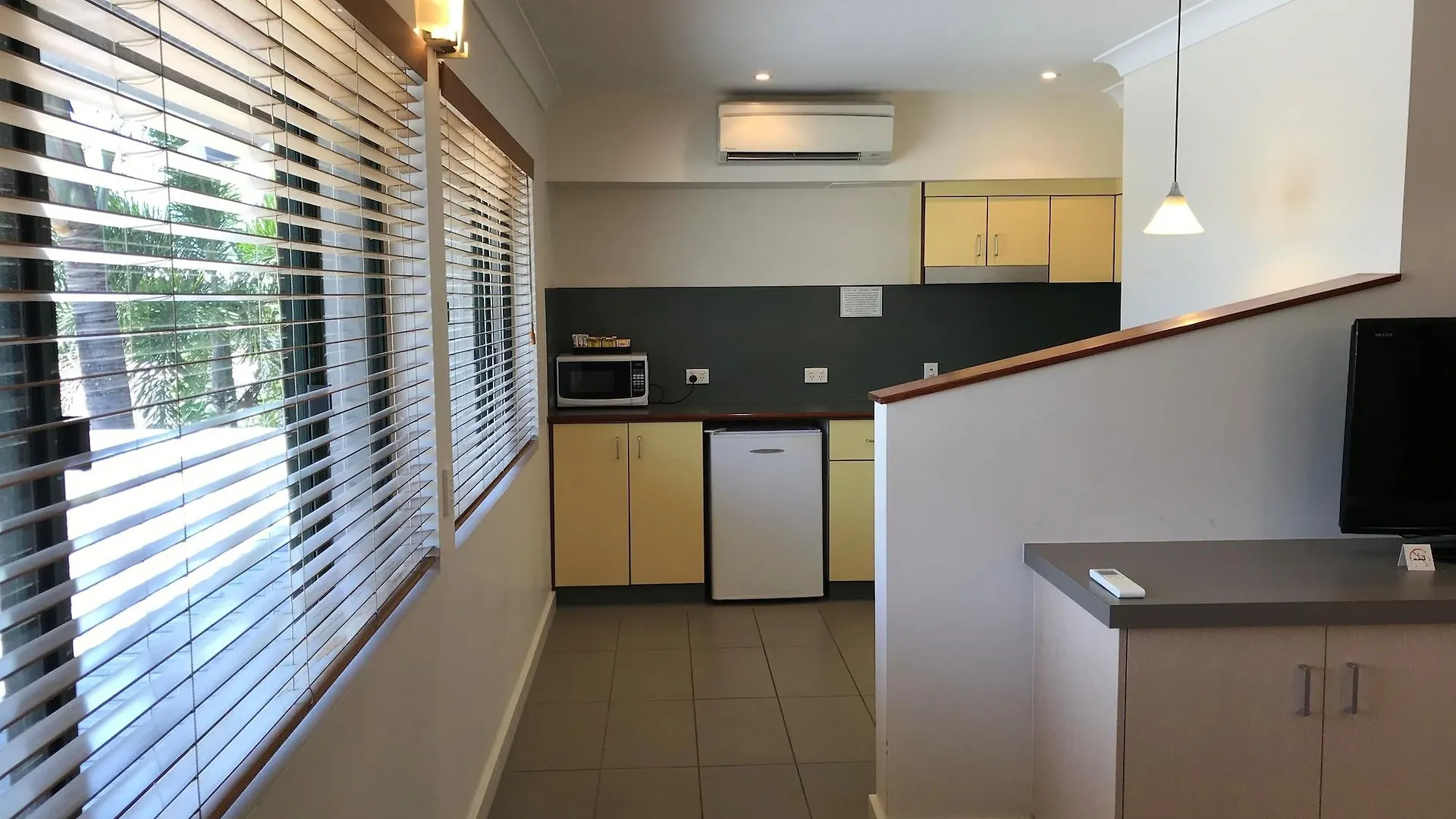 Bay Village Tropical Retreat & Apartments Cairns